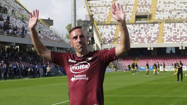 Foto: Sambil Menitikan Air Mata, Franck Ribery Pamit dan Izin Gantung Sepatu dari Lapangan Hijau