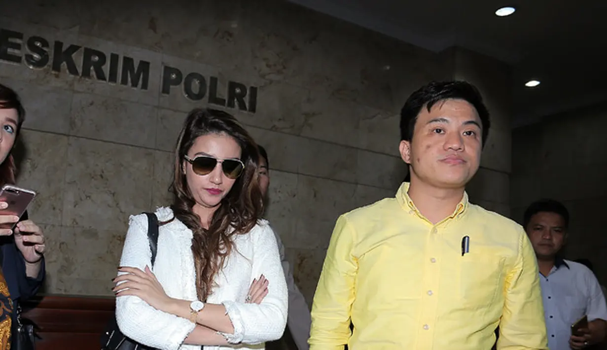 "Di sini semua langkah yang saya ambil itu cuma semata-mata hanya untuk satu tujuan yaitu mendapatkan hak saya kembali sebagai seorang ibu. Titik sudah," tutur Marwa. (Deki Prayoga/Bintang.com)