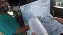 Pengamat burung dari Biodiversity Warriors Yayasan KEHATI dan Burung Indonesia mencatat populasi jenis burung pemangsa (raptor) yang melintasi kawasan Puncak Bogor, Jawa Barat, Sabtu (30/10/2021). Pengamatan tersebut digelar untuk memperingati Hari Burung Migrasi Sedunia. (Liputan6.com/Fery Pradolo)