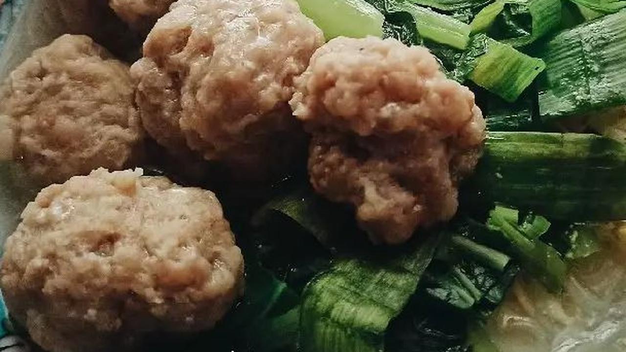 <b>6. Bakso Sapi Ayam Keju Simple</b>
