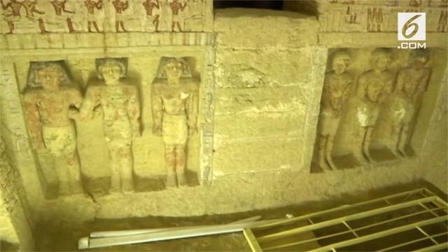 Sebuah pemakaman pribadi yang diperkirakan milik pejabat senior Dinasti Firaun kelima, yang memerintah sekitar 4.400 tahun lalu, telah ditemukan di bagian barat Kairo, Mesir pada 15 Desember 2018.
