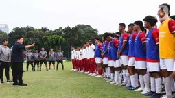Sebanyak 50 peserta yang lolos seleksi regional 12 kota mengikuti seleksi nasional pemain Timnas Indonesia U-17 di Jakarta yang berlangsung 15-17 Agustus 2023. (Liputan6.com/Herman Zakharia)
