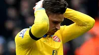 Giroud Yakin Bisa Sehebat Suarez