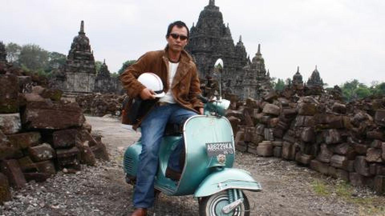 Dilepas wali kota, Andy naik Vespa ke Italia