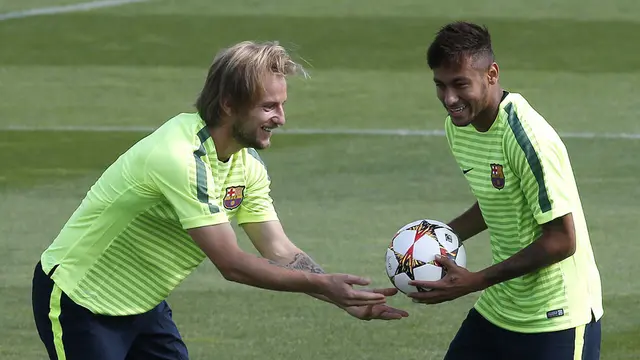 Latihan Ringan ala Barca Jelang Berlaga Kontra APOEL