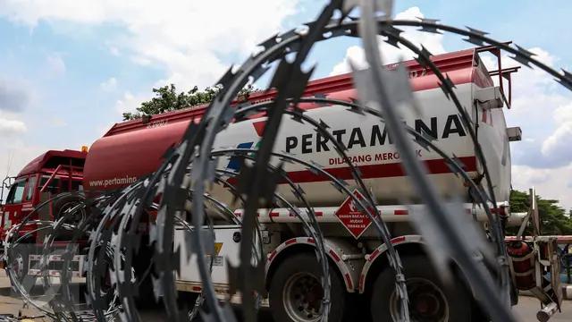 20161101-Depo Pertamina Plumpang Saat Supir Truk Tangki Mogok-Jakarta