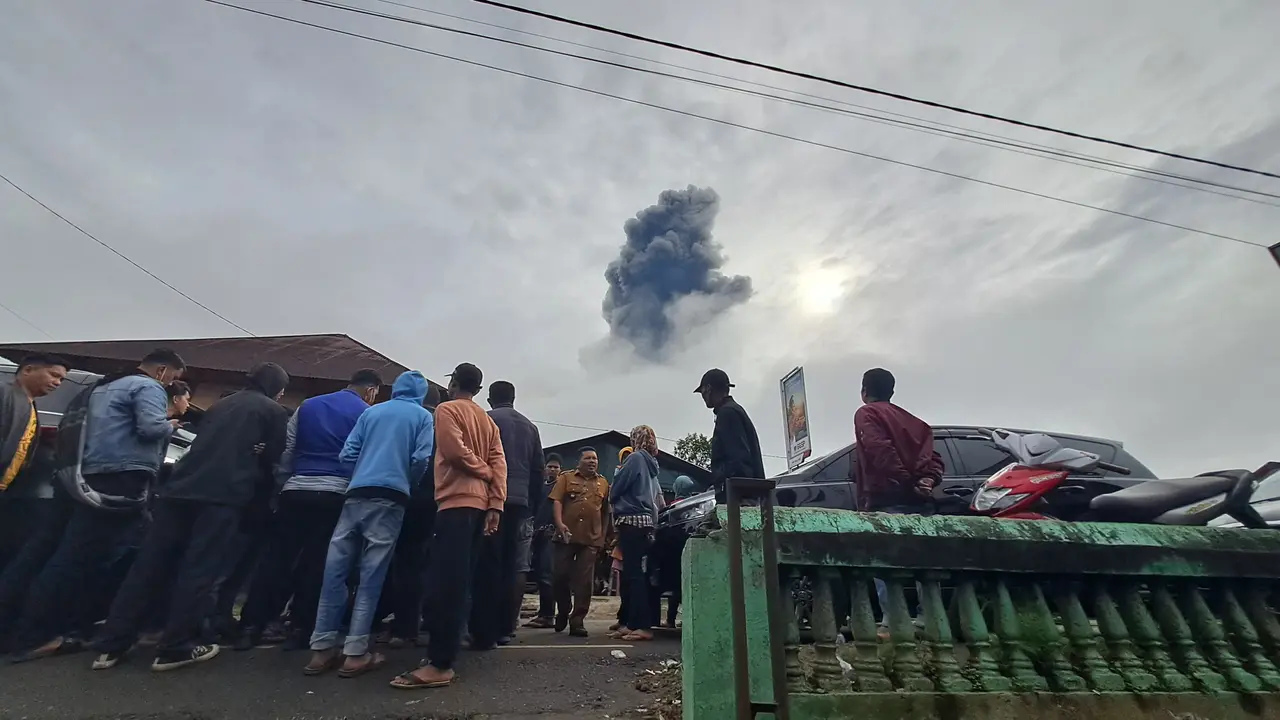 Gunung marapi Meletus
