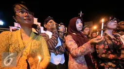Suasana Malam Peringatan Hari Kartini di Jl Malioboro, Yogyakarta, Rabu (20/4). Mereka berharap bisa meneruskan cita-cita Kartini yang telah menjadi pahlawan memperjuangankan emansipasi wanita. (Liputan6.com/Boy Harjanto)