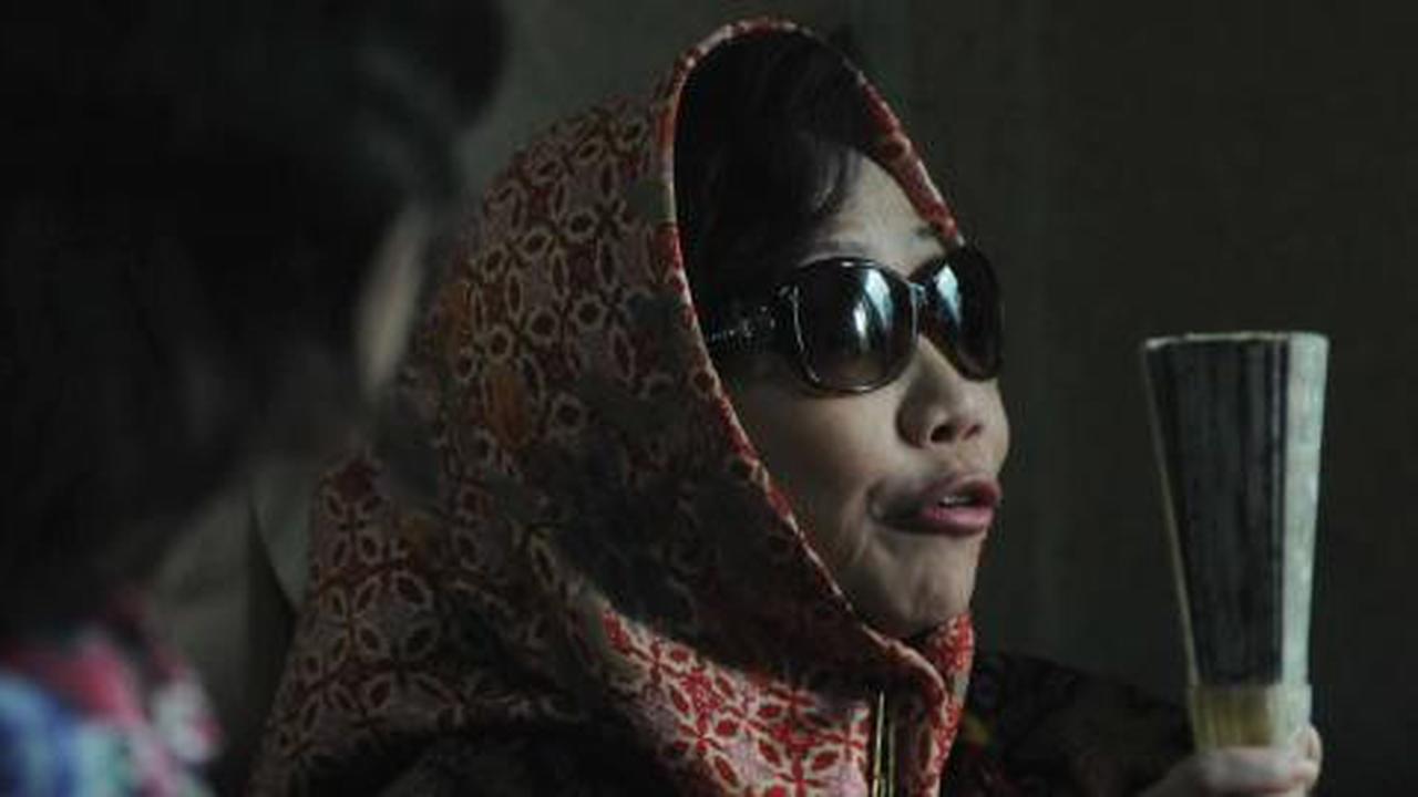Nunun tertawa sendiri saat jaksa bacakan tuntutan
