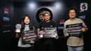 Para peraih gelar juara kompetisi Darts National Competition Series 01, Jessica Christina (Juara 3), Tirta Suparjo (Juara 1), Frangky Yohanes (Juara 2) berfoto bersama di Eastern Promise, Kemang, Jakarta, Sabtu (2/3/2024 (Liputan6.com/Angga Yuniar)