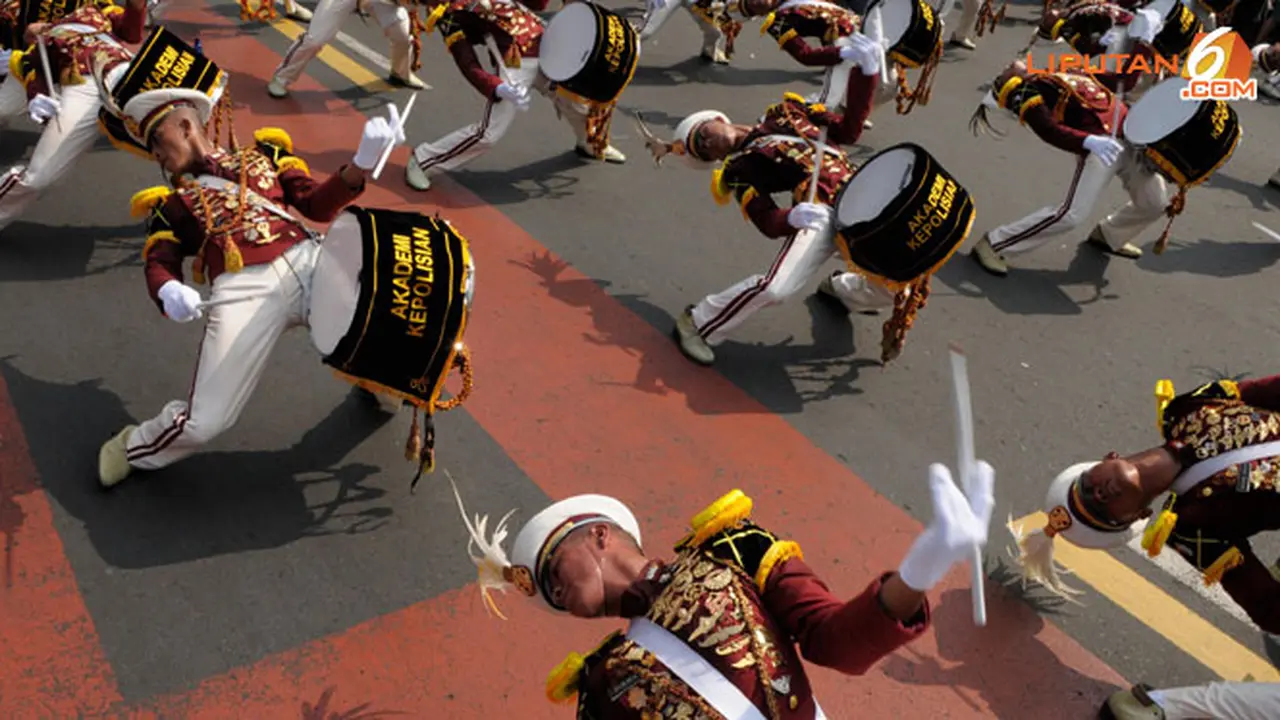 marching-band-polisii-130901b.jpg