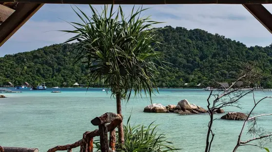 4 Resor Indonesia Masuk Daftar Hotel Pantai Terbaik Asia Tenggara untuk Bulan Madu hingga Berselancar
