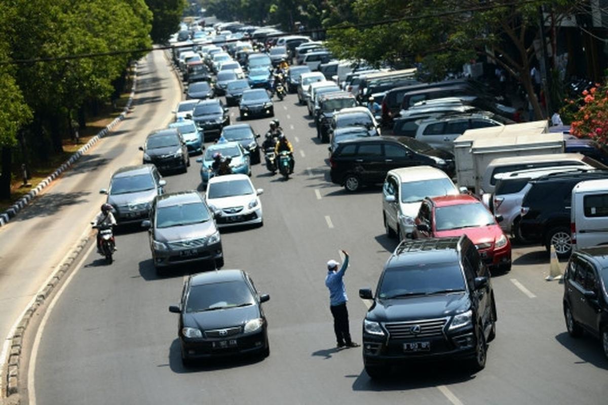 Kebijakan tarif flat parkir on street Dishub DKI ditentang Ahok