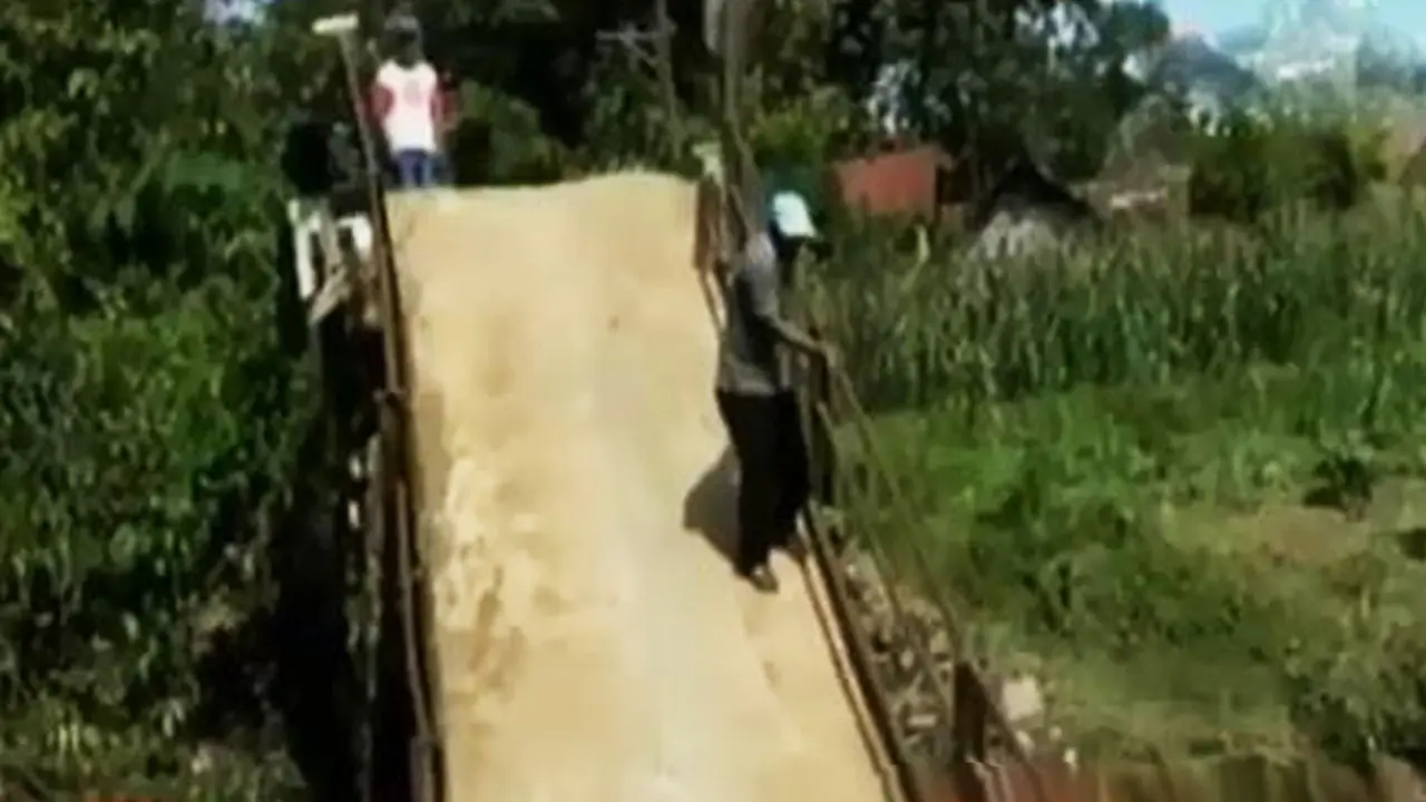 Desa Terisolir Longsor