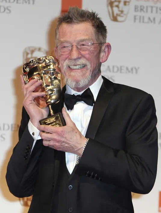 Di tahun 2015, John mulai berjuang melawan penyakit kanker pankreasnya dan ia tetap besikap optimis untuk menjalani kehidupannya saat itu. Bahkan ia sempat melantunkan kata-kata demi membuat dirinya bahagia saat itu. (doc.dailymail.com)