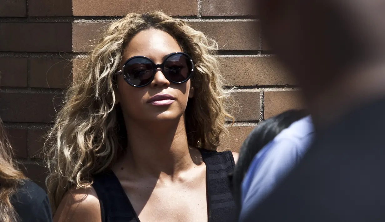 Beyonce beri program beasiswa bagi yang belajar tentang seni kreatif, musik, sastra, atau Studi African-American di Berklee College of Music, Howard University, Parson School of Design dan Spelman College. (KENA BETANCUR/GETTY IMAGES NORTH AMERICA/AFP)