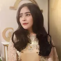 Gaya seleb ini memang nggak ada tandingannya! (Sumber foto: alvasus/instagram)