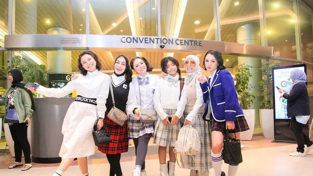 Sederet artis papan atas nonton konser Melly Goeslaw di Malaysia (Foto: Instagram chintamiatmanagara)
