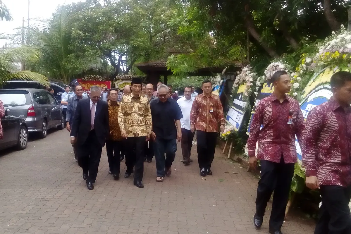 Jokowi Melayat ke Rumah Duka Pendiri Golkar Suhardiman