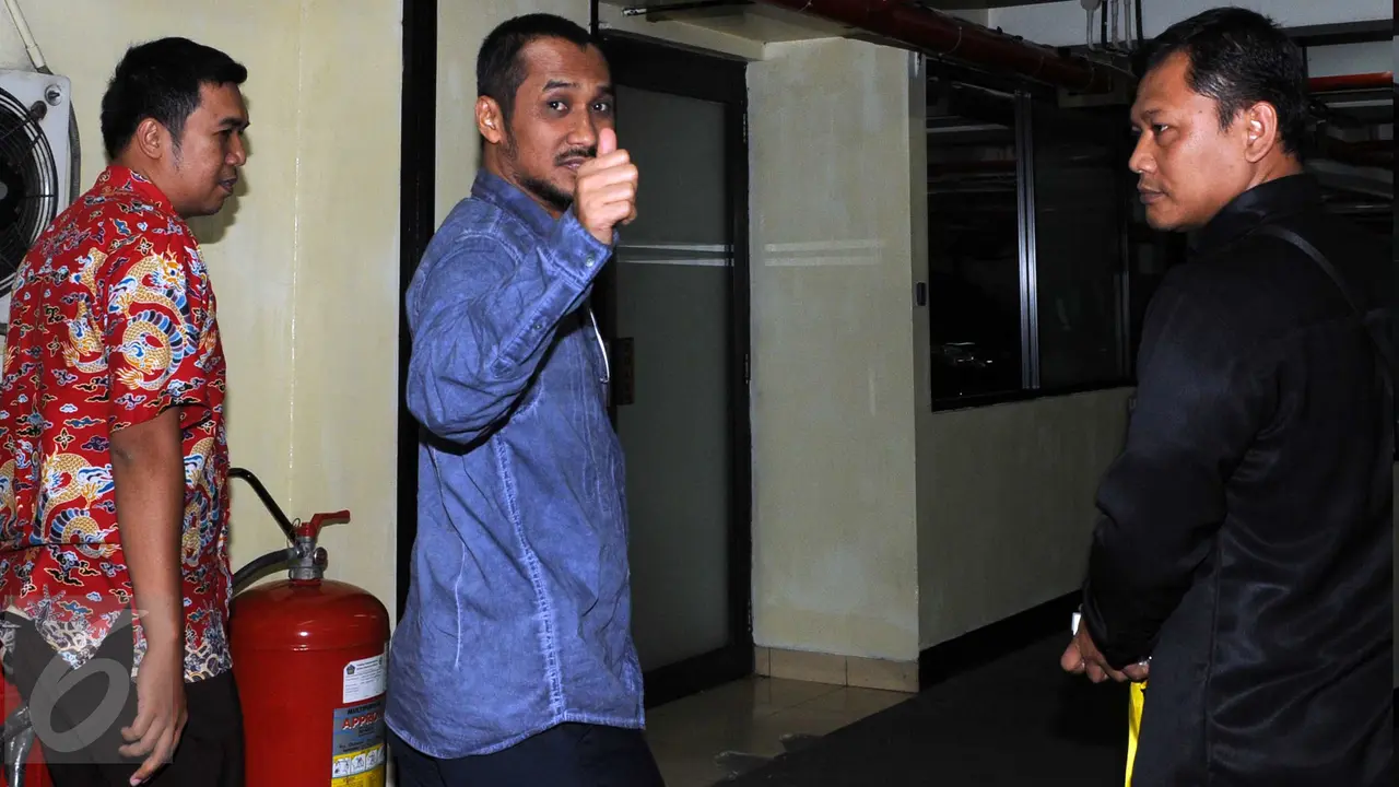 20160304-Kasusnya di Deponering, Abraham Samad Sambangi KPK