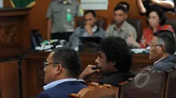 Sidang lanjutan praperadilan BG terhadap KPK kembali digelar di Pengadilan Negeri Jakarta Selatan, Rabu (11/2/2015). Tampak, DR Margarito (tengah) hadir sebagai saksi pada sidang lanjutan praperadilan BG terhadap KPK. (Liputan6.com/Helmi Fithriansyah)