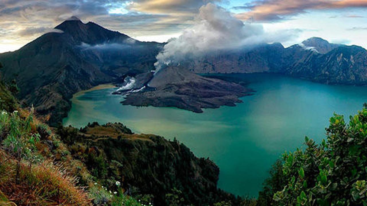 Bandara Lombok tutup akibat abu Gunung Barujari, AP I rugi Rp 3 M