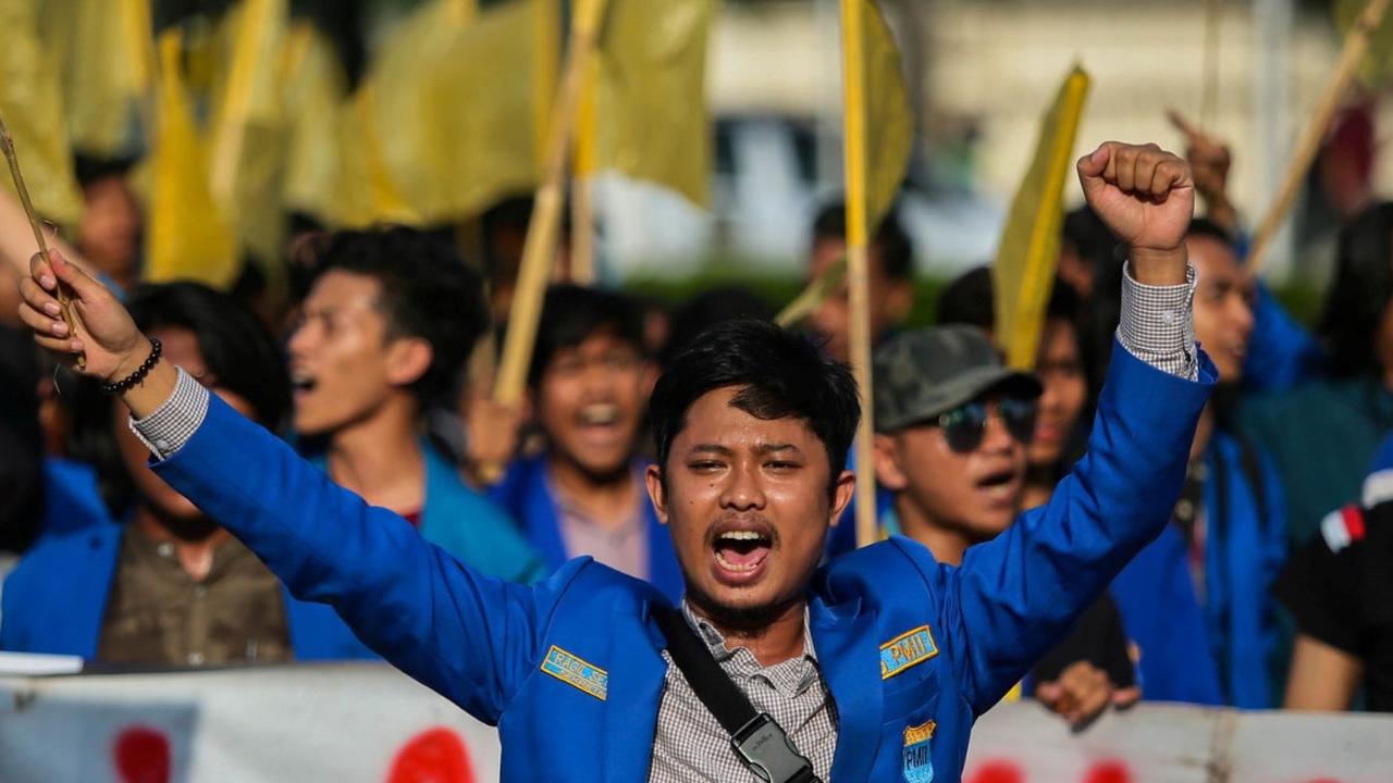 Dengan suaranya yang lantang, mereka berorasi meneriakan seruan "Stop Pemilu Curang dan Praktik KKN"  Foto: Liputan6.com / Angga Yuniar