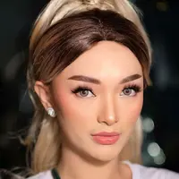 Zaskia Gotik merayakan ulang tahun putrinya, Arsila Bungalia Sirkiani, Minggu (7/10/2021). Penampilan pelantun goyang itik itu pun sukses mencuri atensi warganet. (instagram.com/zaskia_gotix)