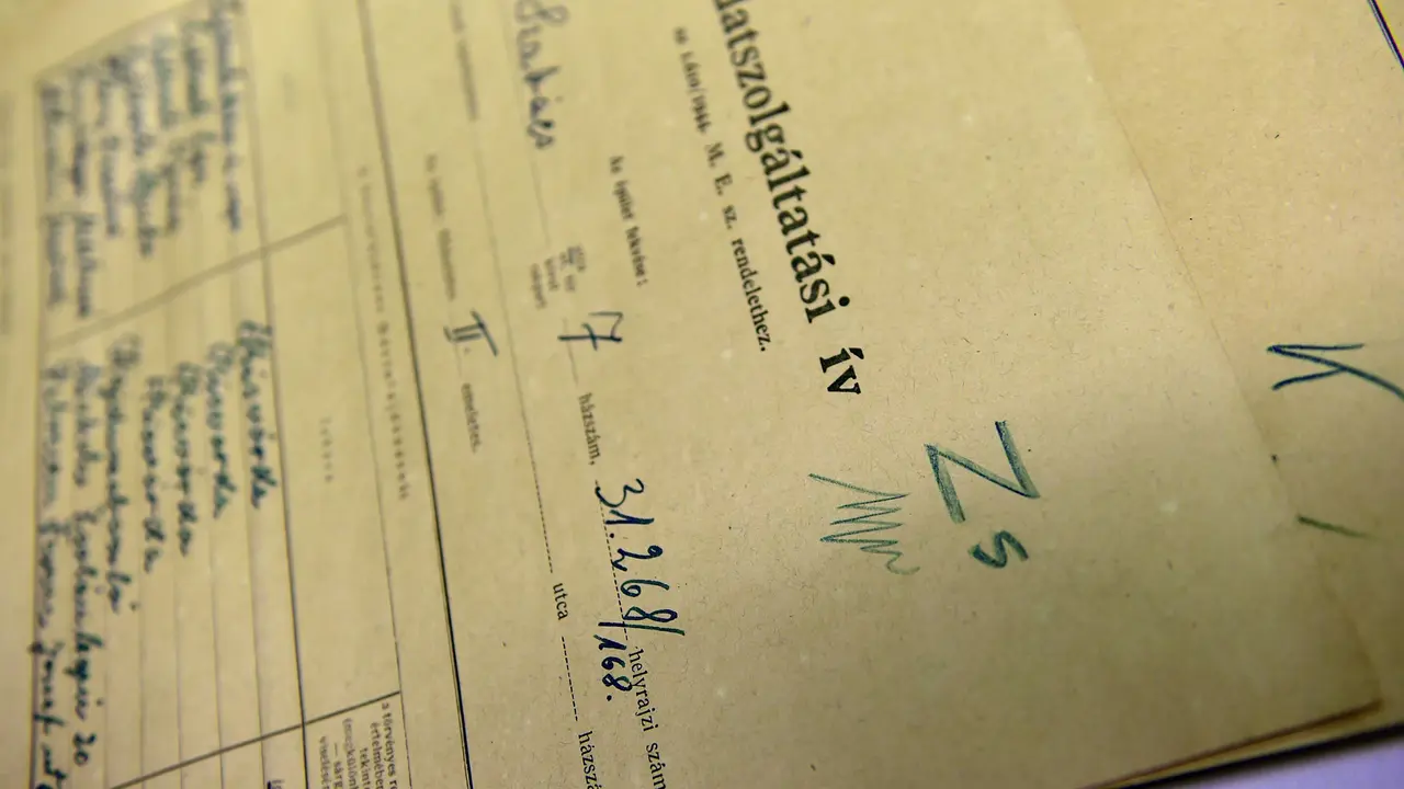 Ribuan Dokumen Holocaust Nazi Ditemukan di Dinding Apertemen