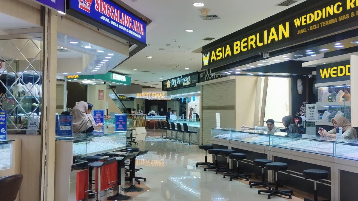 Jelang Lebaran 2025, Pasar Emas Cikini Diserbu Pembeli