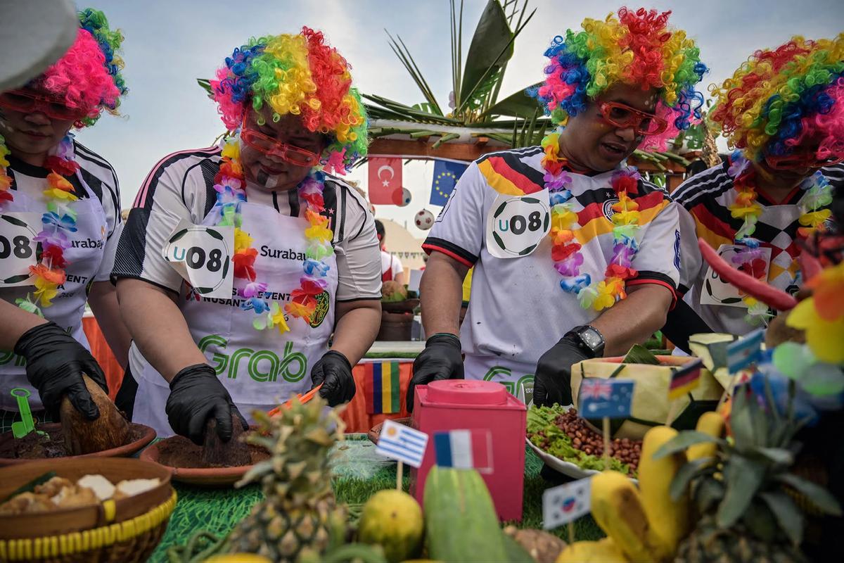 FOTO: Warna Warni Rujak Phoria Meriahkan HUT Ke-733 Surabaya