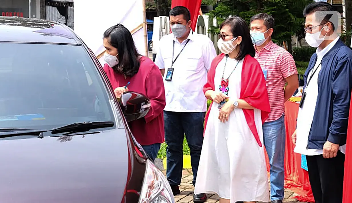 Bank BTN melakukan terobosan baru dalam proses akad kredit drive thru sebagai langkah perseroan menerapkan protokol kesehatan dalam masa pandemi Covid-19. Akad kredit drive thru tanpa harus turun dari kendaraan dilakukan apabila sudah memenuhi syarat administrasi. (Liputan6.com/HO/BTN)