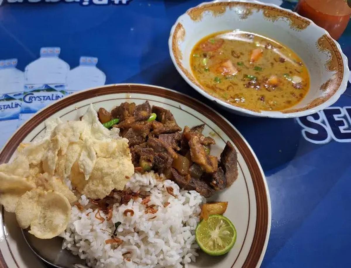12 Rekomendasi Tempat Makan Enak di Dekat Stasiun Palmerah, Sajikan Beragam Cita Rasa yang Wajib Dicoba
