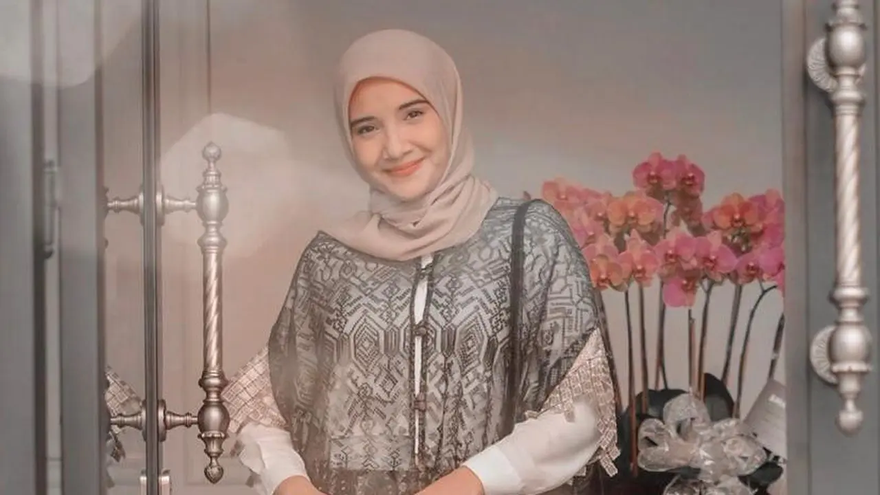 11 Ide Padu Padan Outfit Hijab untuk Lebaran ala Artis, Zaskia Sungkar hingga Citra Kirana