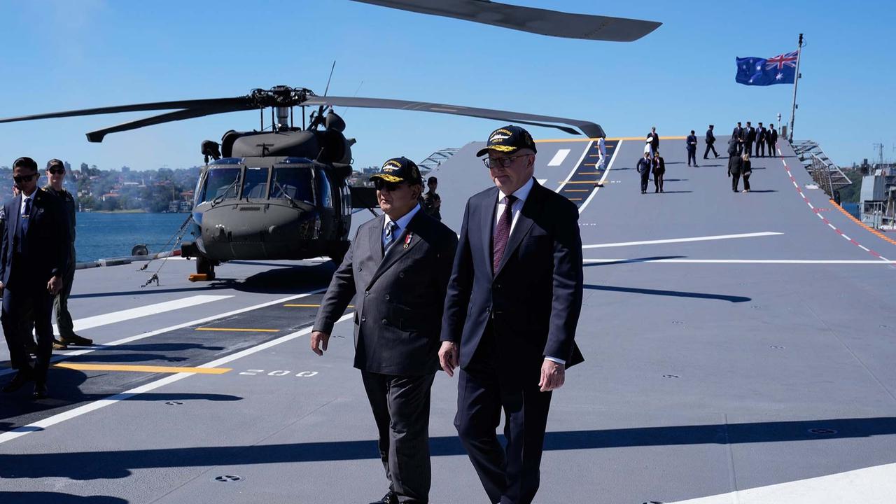 FOTO: Di Atas Kapal Induk HMAS Canberra, Prabowo dan Albanese Resmikan Era Baru Hubungan Strategis Indonesia–Australia