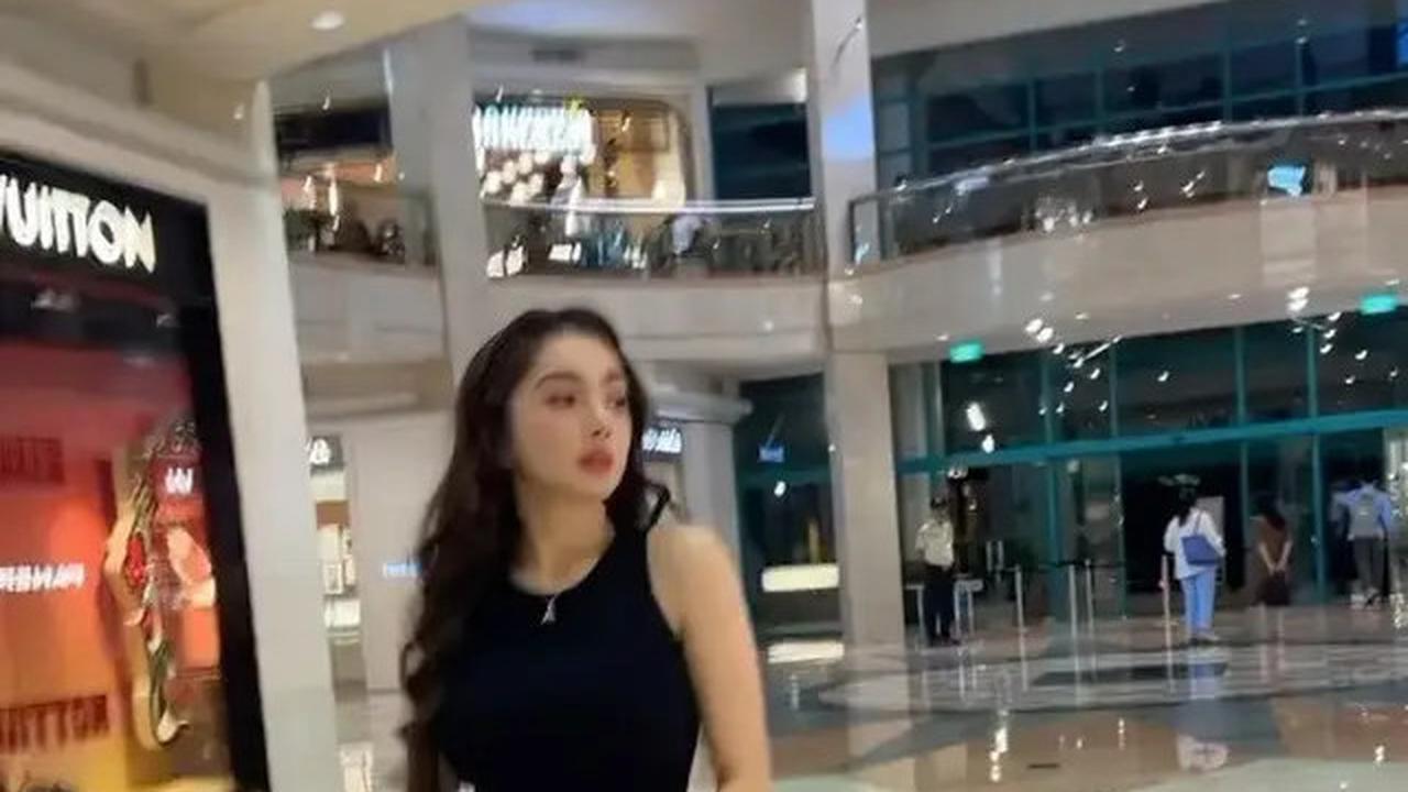 6 Gaya Angel Karamoy Pakai Dress, Tampil Manis hingga Elegan