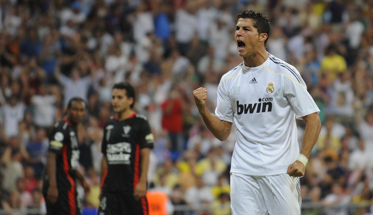 Real Madrid. Bersama Real Madrid selama 9 musim mulai 2009/2010 hingga 2017/2018, Cristiano Ronaldo mampu mencetak 450 gol dan 132 assist dari total 438 laga di semua ajang kompetisi. (AFP/Pierre-Philippe Marcou)
