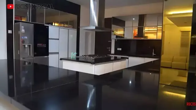 Potret dapur rumah baru Ria Ricis (Sumber: YouTube/Ricis Official)