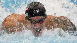 Caeleb Dressel, perenang Amerika Serikat berusia 24 tahun ini sukses meraup 5 medali emas dari nomor jarak pendek spesialisasinya, gaya bebas dan gaya kupu-kupu. Tiga medali emas diraihnya di nomor individu dan dua lainnya dari nomor beregu. (Foto: AP/Gregory Bull)