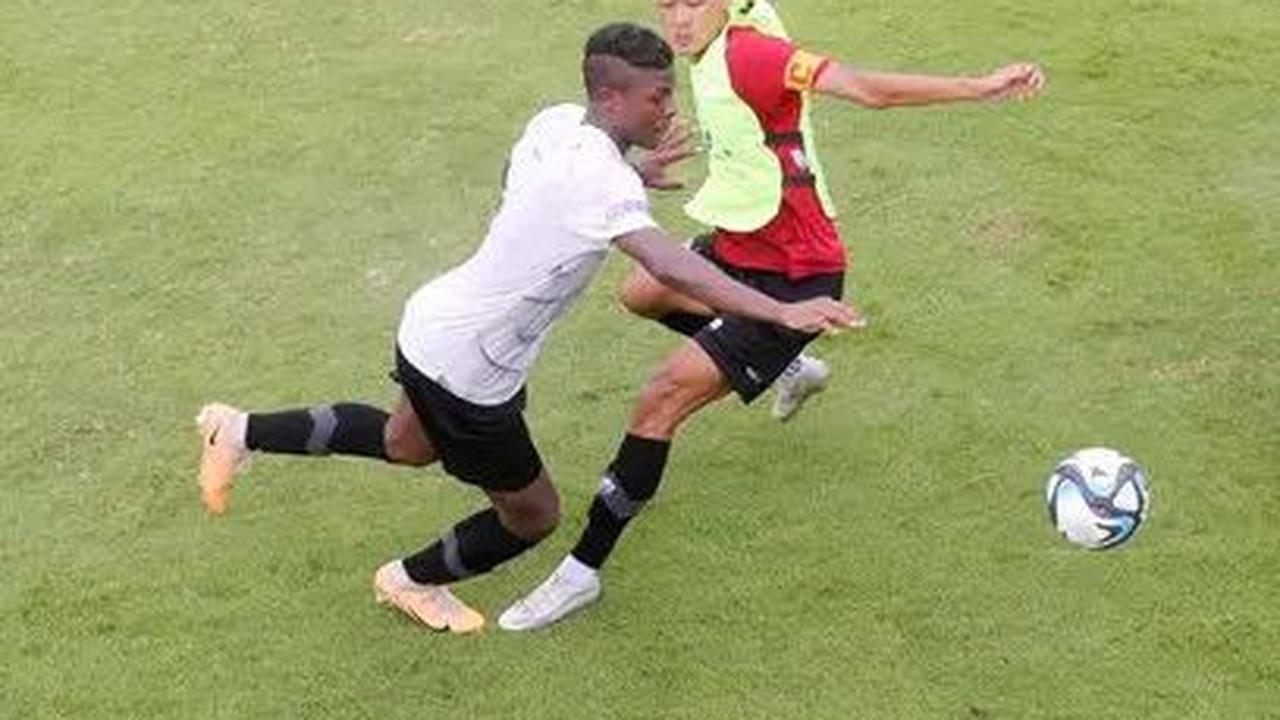 Timnas Indonesia U-20 terus melakukan pematangan untuk membentuk tim tangguh yang akan bertanding dalam beberapa turnamen penting di tahun 2024. Mereka tampak antusias berlatih di Lapangan A, Senayan Jakarta, Kamis (4/1/2024).