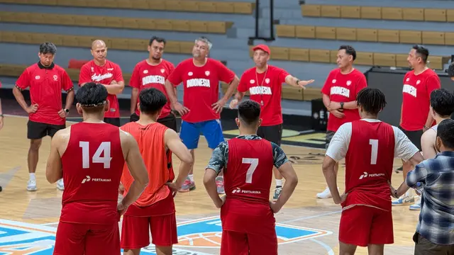 Latihan timnas basket Indonesia di Dewa United Arena