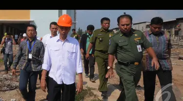 Gubernur DKI Jakarta Joko Widodo (Jokowi) blusukan ke Rusun di Kawasan Muara Baru, Jakarta Utara, Senin (4/8/2014) (Liputan6.com/Herman Zakharia)