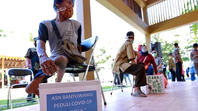 Gotong Royong ASN Banyuwangi Bantu Warga yang Terdampak Pandemi Corona