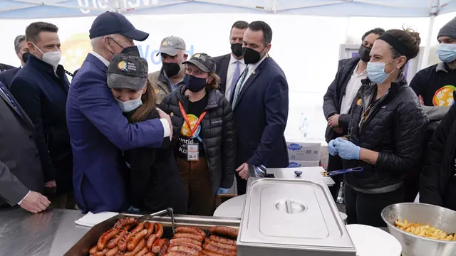 FOTO: Joe Biden Temui Pengungsi Ukraina di Polandia