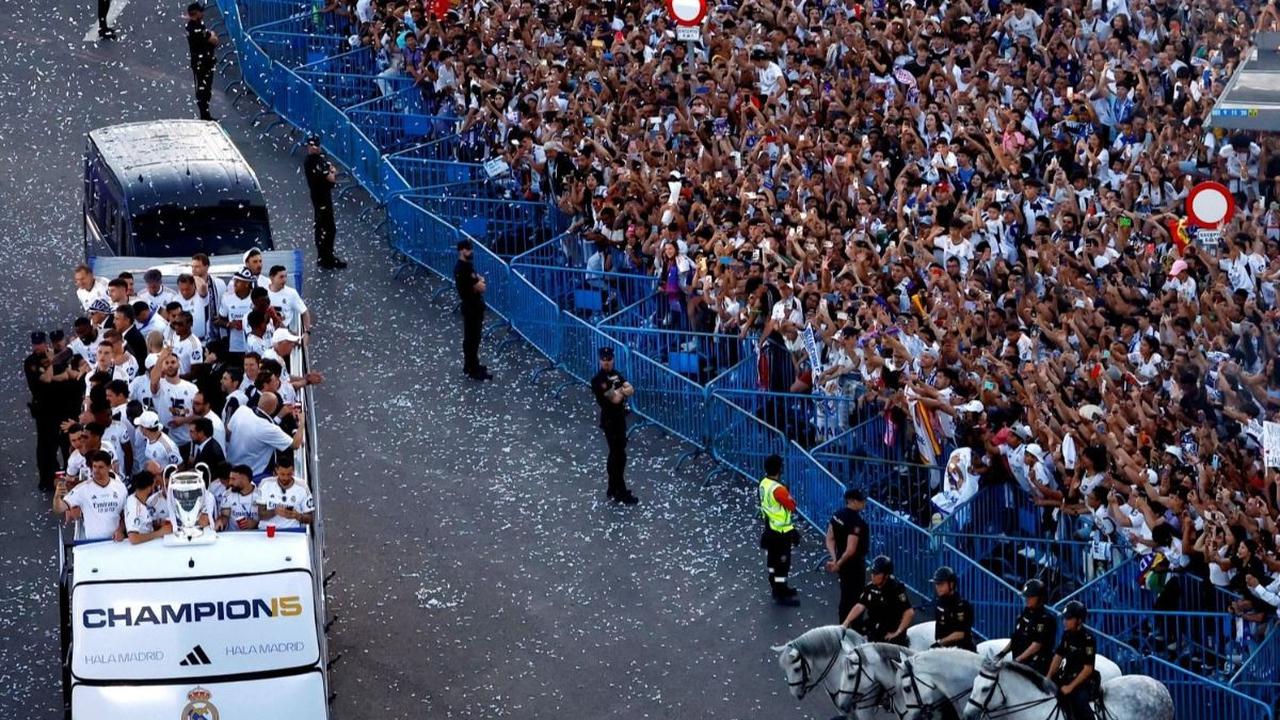Dari pantauan udara, para suporter terlihat bersuka cita merayakan gelar ke-15 Real Madrid di ajang paling bergengsi klub Eropa, Liga Champions. Foto: Reuters<br>