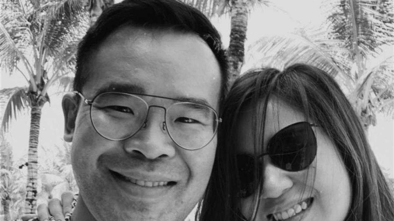 Melalui foto kenangan 14 tahun lalu, kita bisa melihat potret indah Leo dan Laura dalam masa pacaran. Laura mengakui bahwa kecocokan dengan Leo terasa begitu cepat.