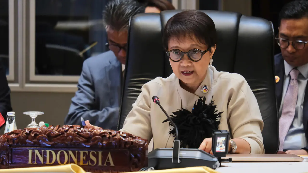 Menteri Luar Negeri RI Retno Marsudi saat menghadiri rangkaian pertemuan di KTT ASEAN di Vientiane, Laos, Selasa (8/10/2024). (Dok. Kemlu RI)