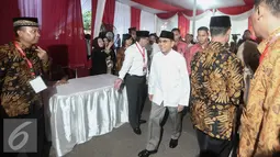 Mantan Wapres Boediono menghadiri Haul mantan Ketua MPR Taufiq Kiemas, Jakarta, Rabu (8/6). Haul yang dilaksanakan tertutup untuk wartawan tersebut dihadiri sejumlah menteri dan pejabat tinggi.(Liputan6.com/Faizal Fanani)
