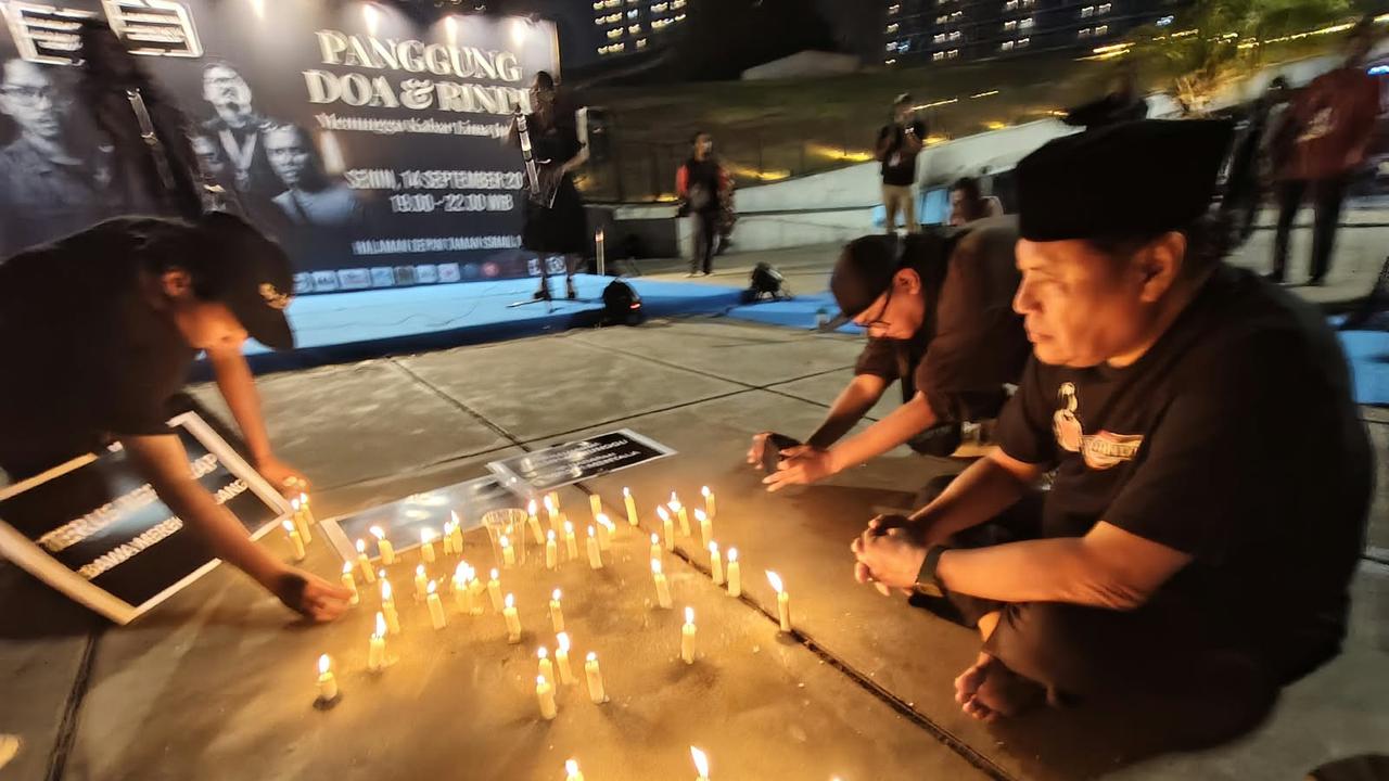 Panggung Rindu Menanti Kabar Lima Jurnalis