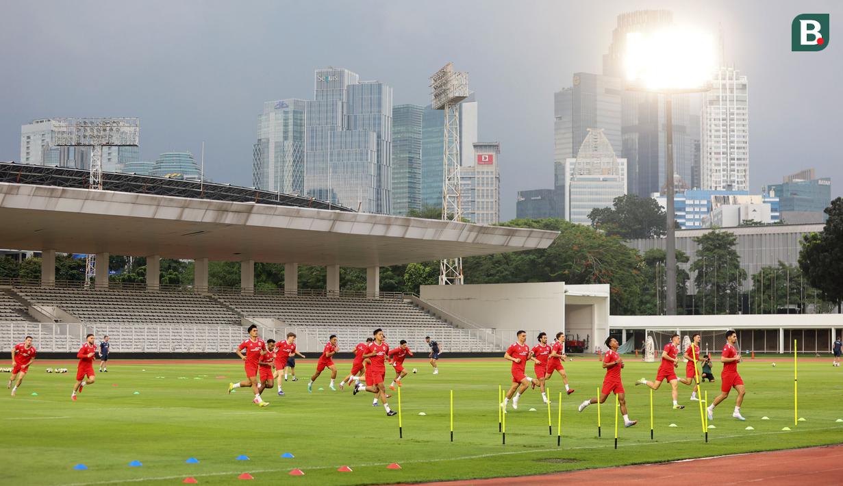 Pemain Timnas Indonesia melakoni latihan resmi menjelang laga FIFA Series 2026 melawan St Kitts and Nevis di Stadion Madya, Senayan, Jakarta, Kamis (26/03/2026). (Bola.com/M Iqbal Ichsan)